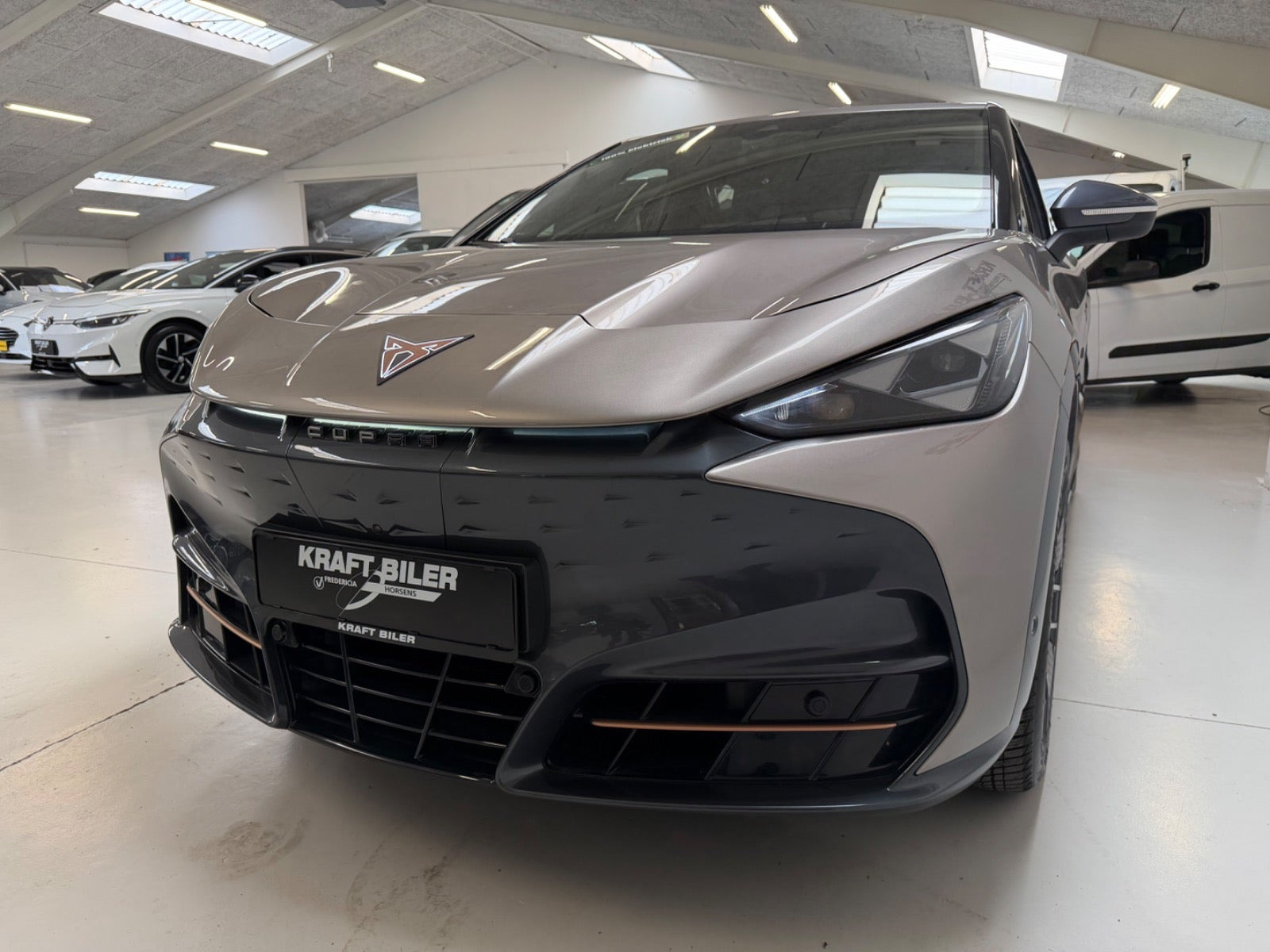 Orange Cupra Tavascan fra 2025