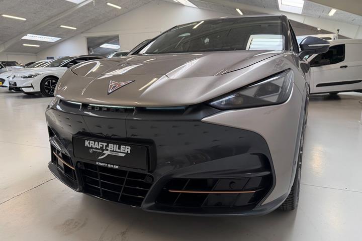 Orange Cupra Tavascan fra 2025