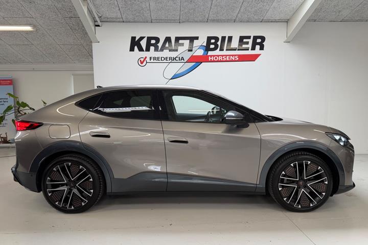 Orange Cupra Tavascan fra 2025