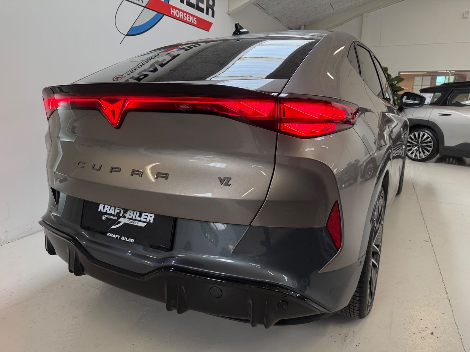Orange Cupra Tavascan fra 2025
