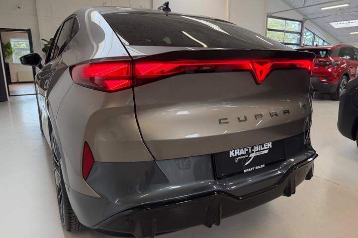 Orange Cupra Tavascan fra 2025
