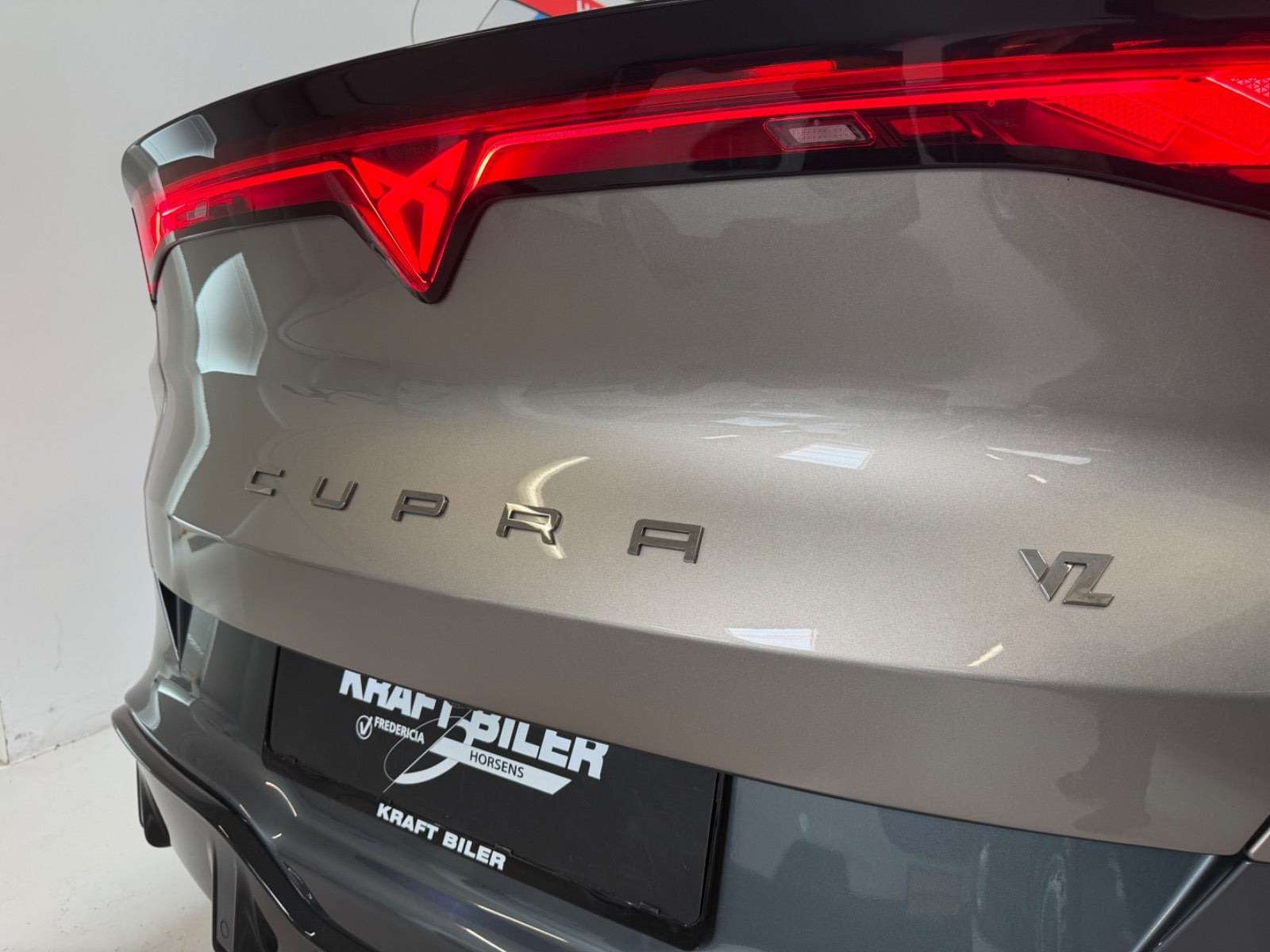 Orange Cupra Tavascan fra 2025