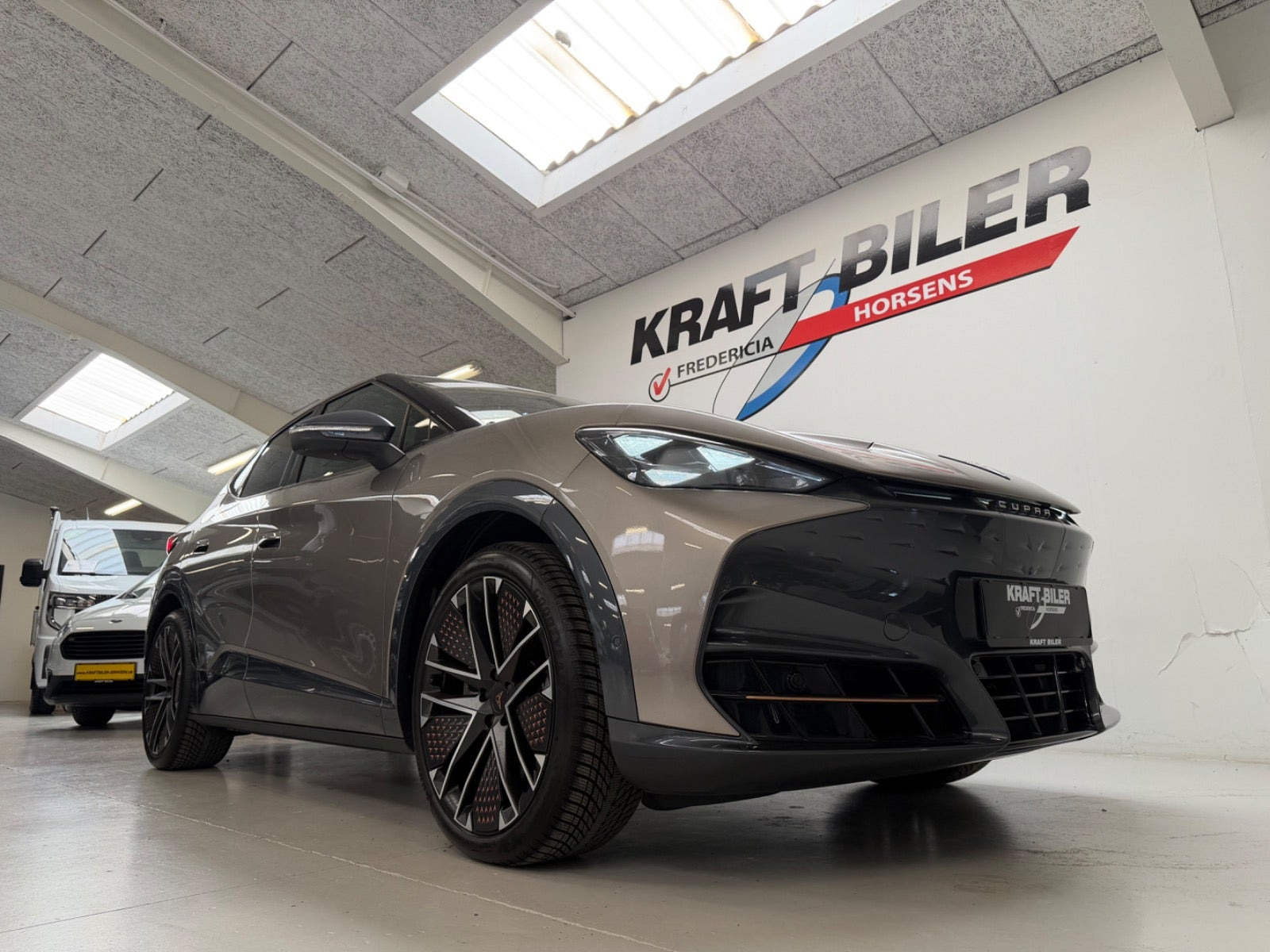 Orange Cupra Tavascan fra 2025