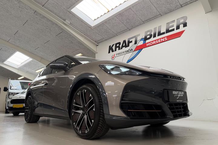 Orange Cupra Tavascan fra 2025