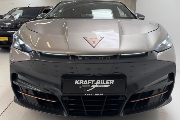 Orange Cupra Tavascan fra 2025