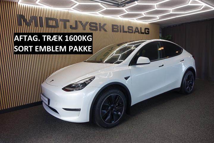 Hvid Tesla Model Y fra 2023