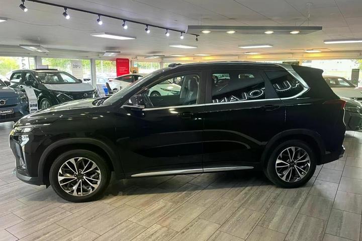 Sort Maxus Euniq6 fra 2022