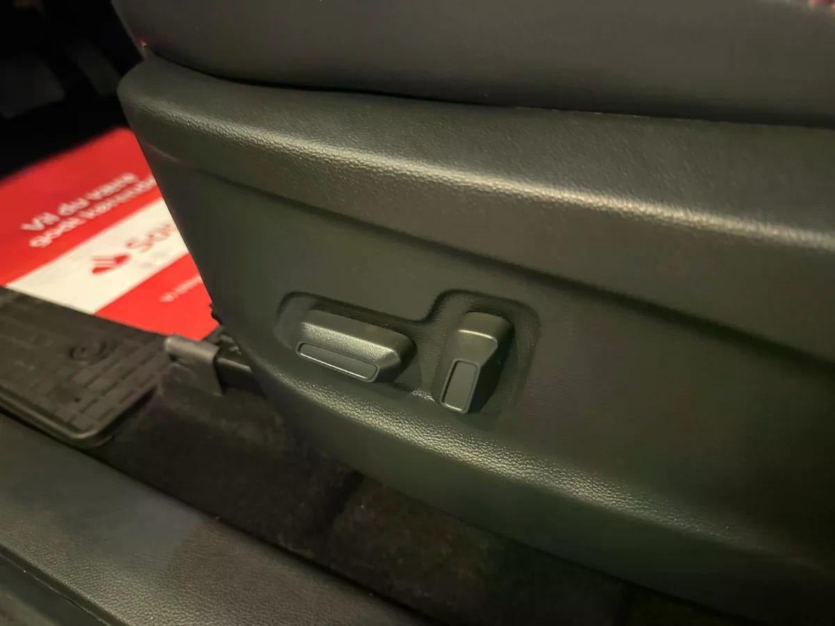 Sort Maxus Euniq6 fra 2022
