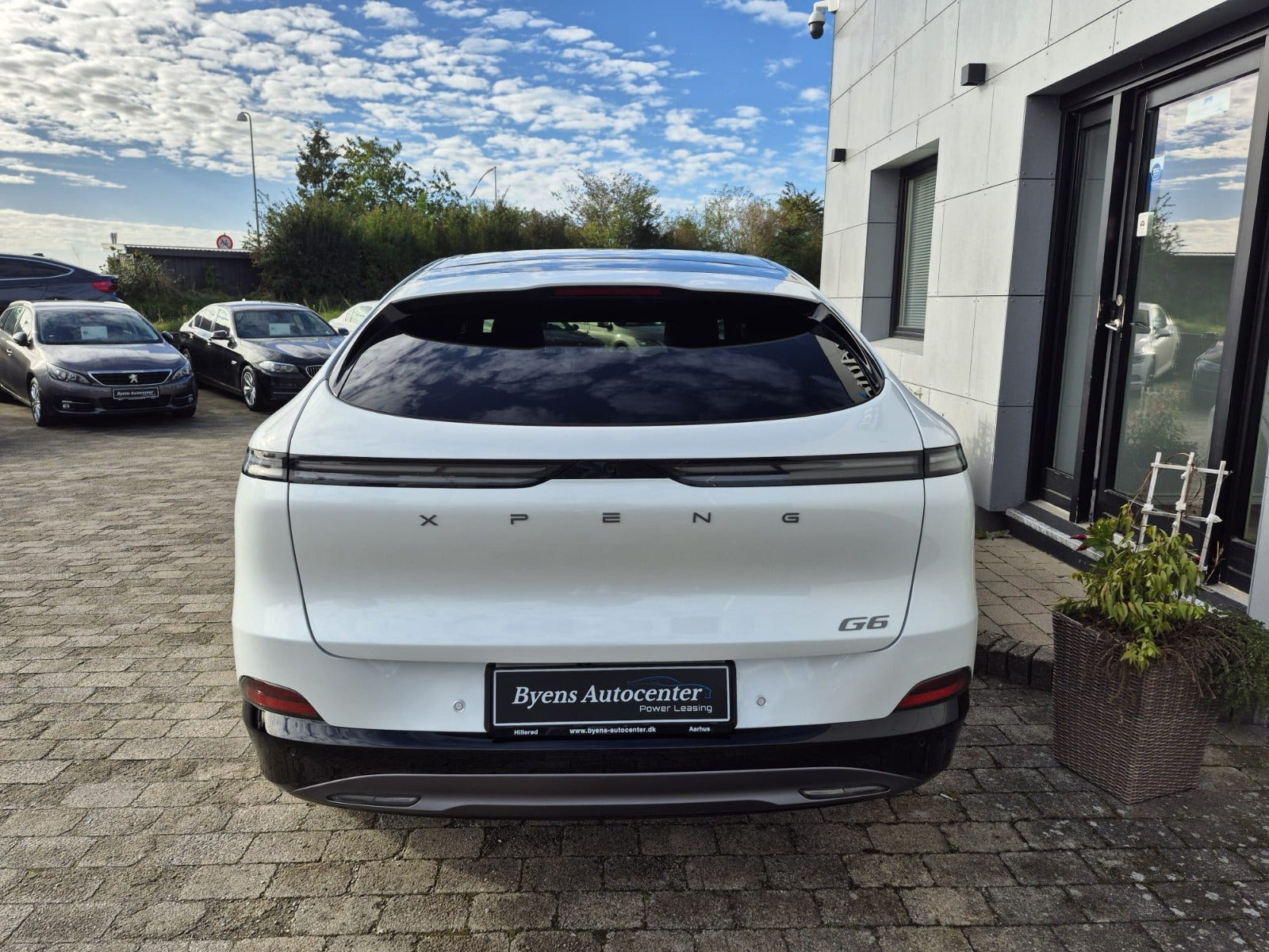 Hvid Xpeng G6 fra 2025