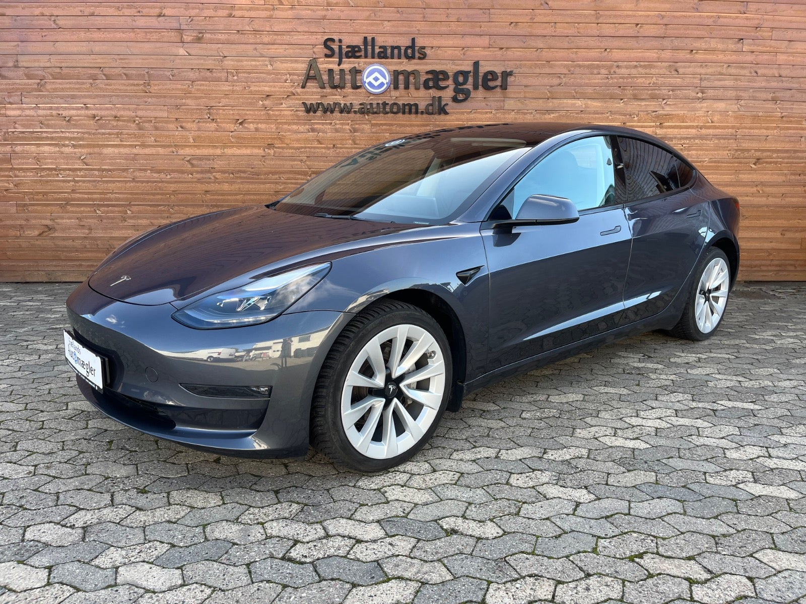 Tesla Model 3 Long Range AWD