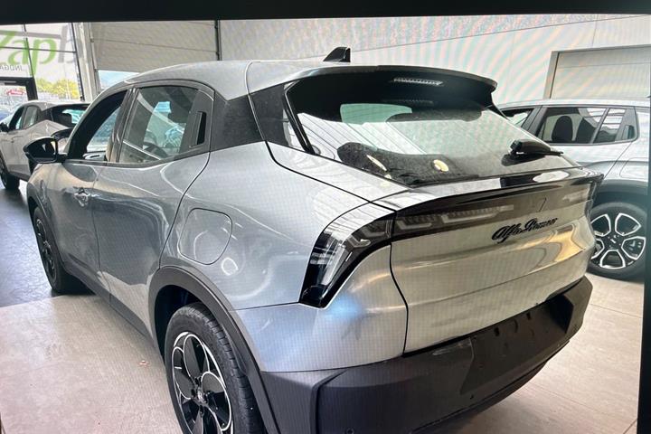 Sølv Alfa Romeo Junior fra 2025