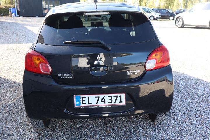 Sort Mitsubishi Space Star fra 2015