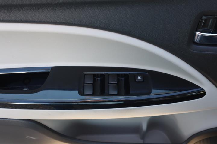 Sort Mitsubishi Space Star fra 2015