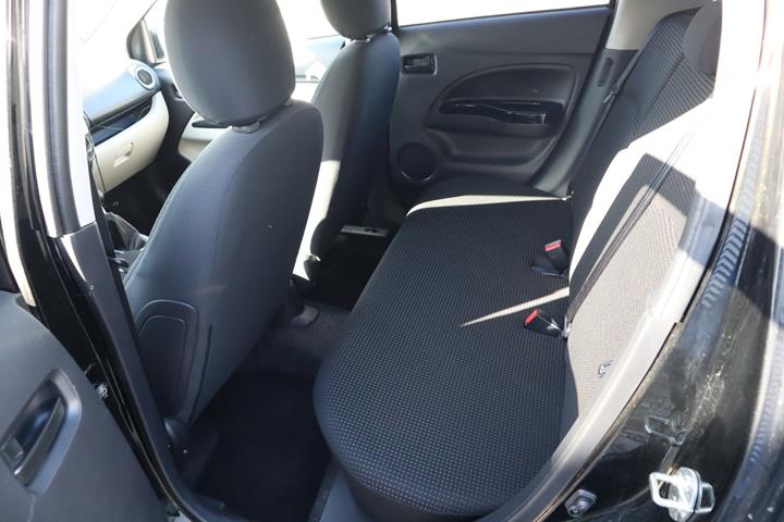 Sort Mitsubishi Space Star fra 2015