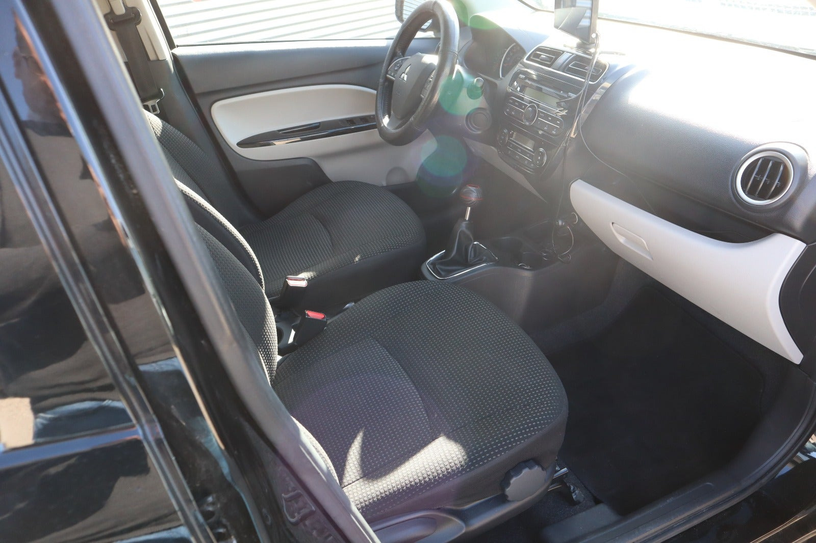 Sort Mitsubishi Space Star fra 2015