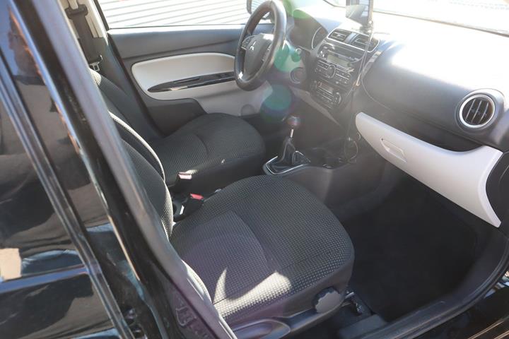 Sort Mitsubishi Space Star fra 2015