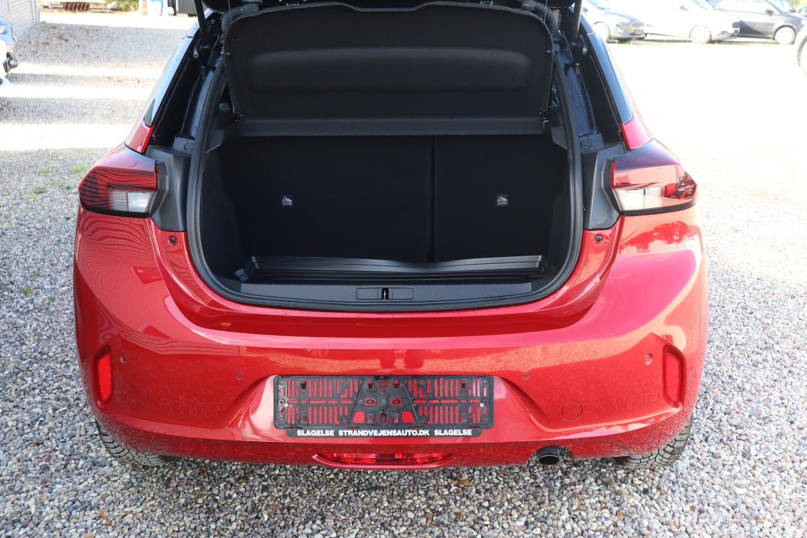Rød Opel Corsa fra 2023