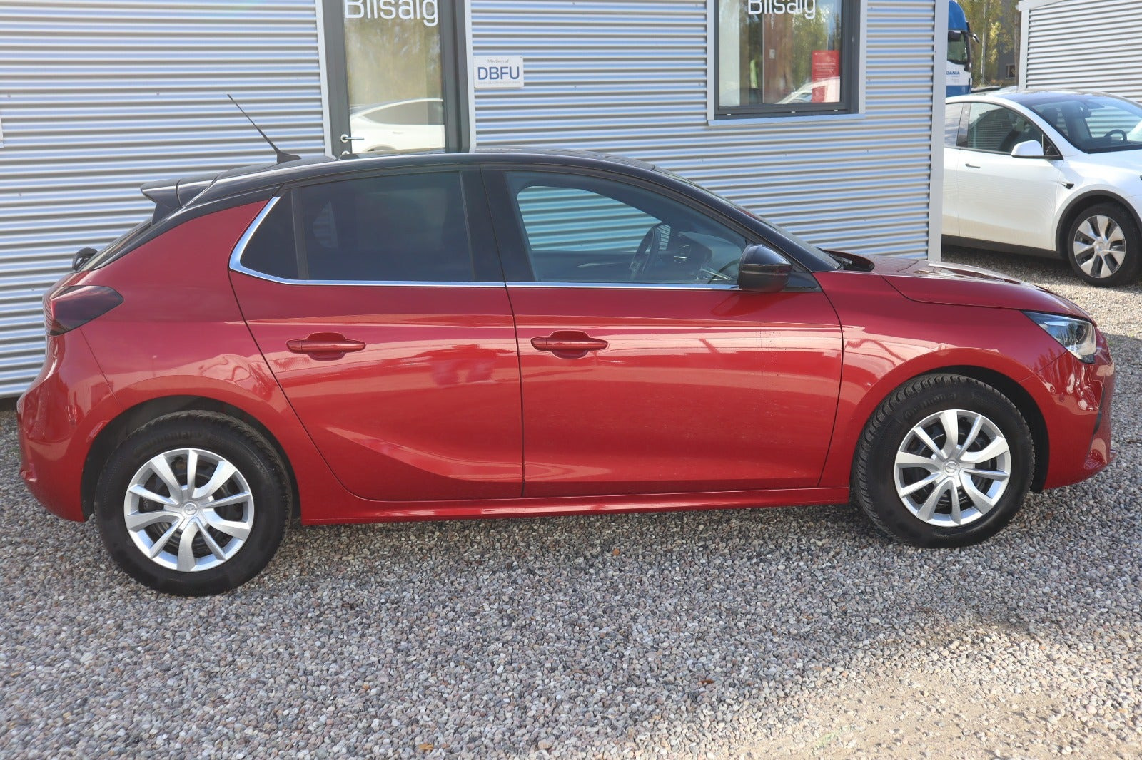 Rød Opel Corsa fra 2023