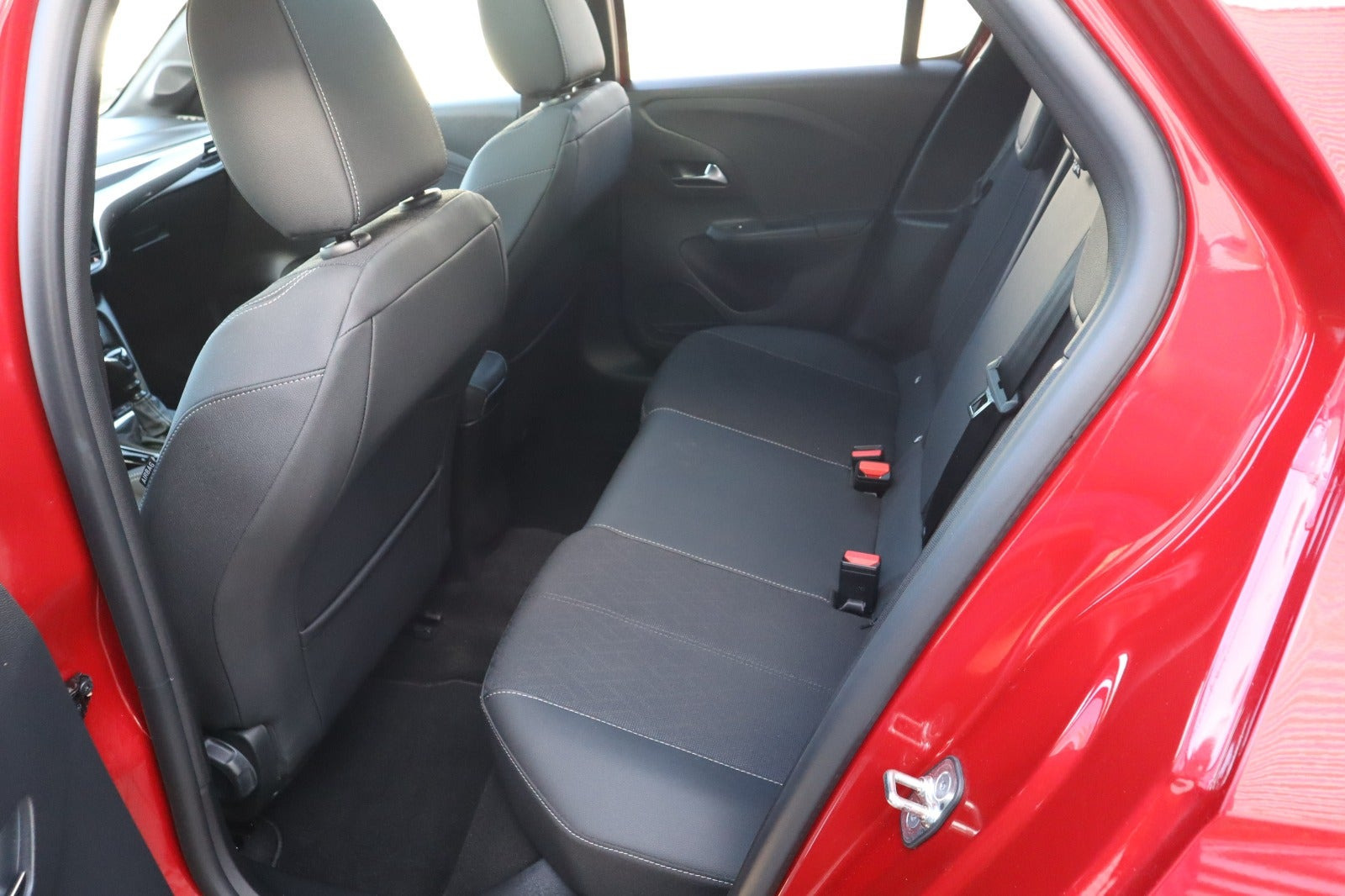 Rød Opel Corsa fra 2023