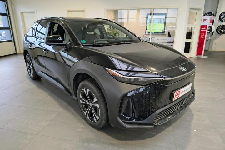 Sort Toyota BZ4X fra 2023