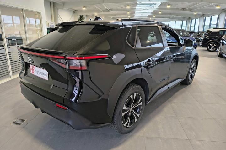 Sort Toyota BZ4X fra 2023