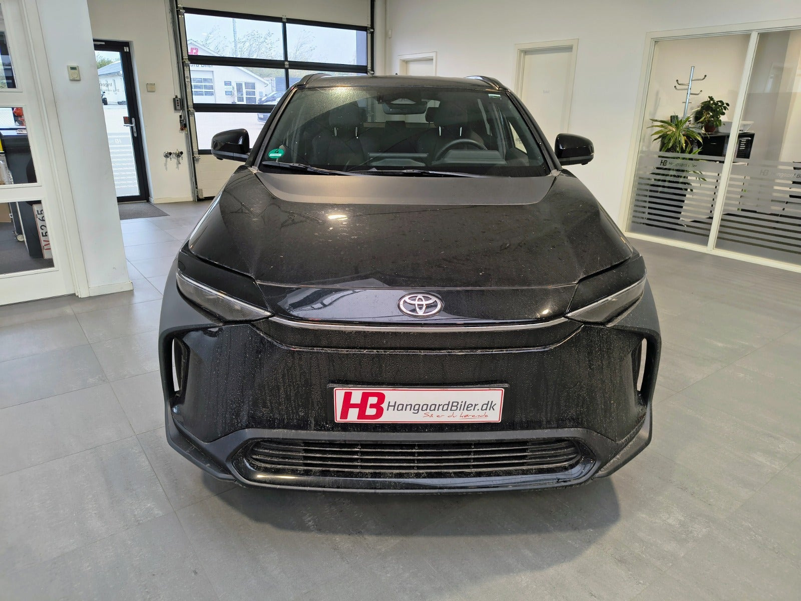 Sort Toyota BZ4X fra 2023