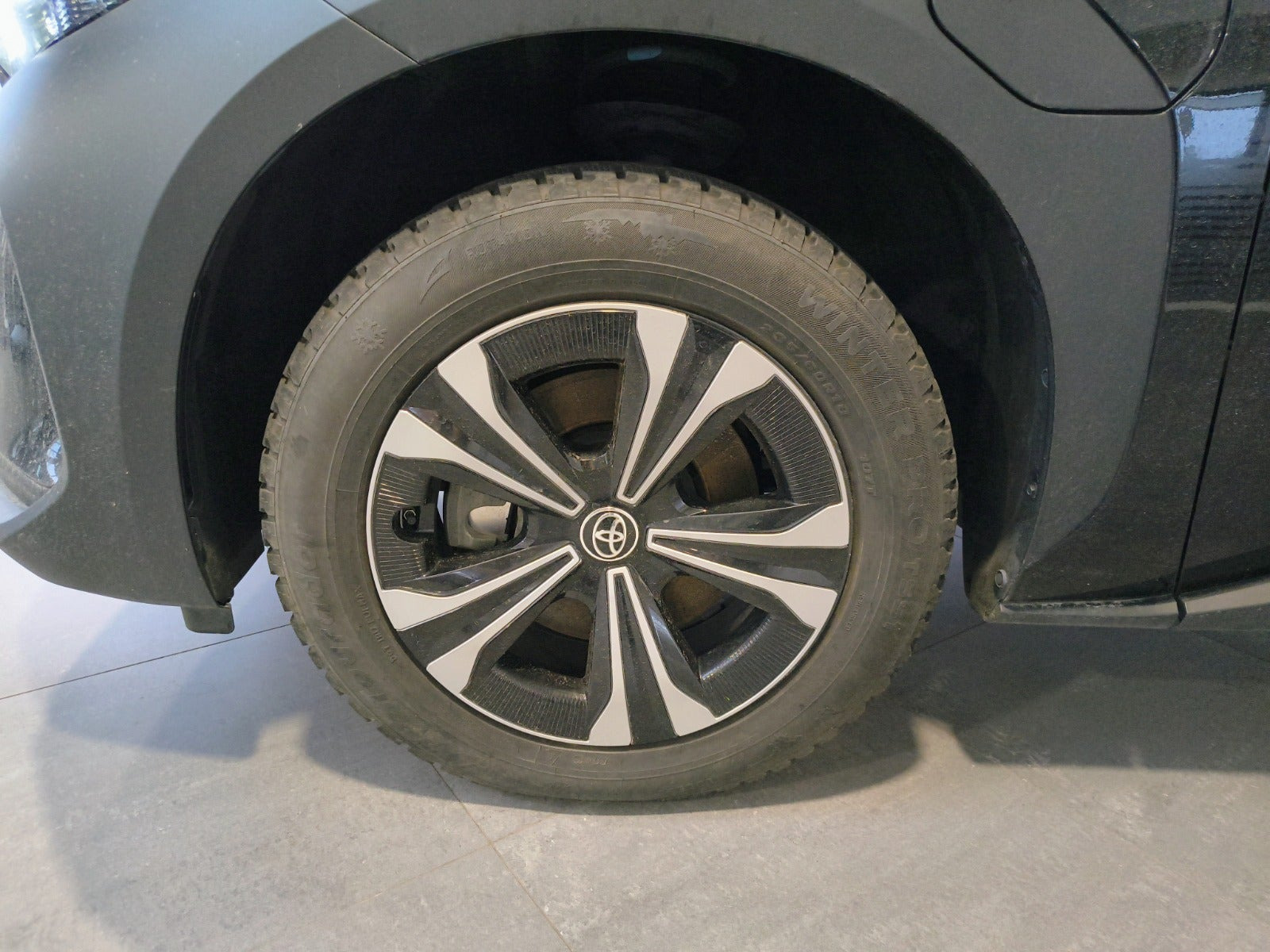 Sort Toyota BZ4X fra 2023