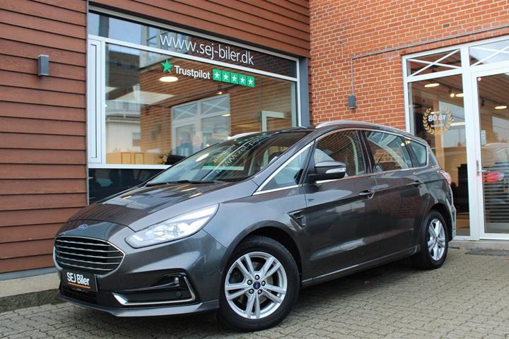 Grå Ford S-MAX fra 2021