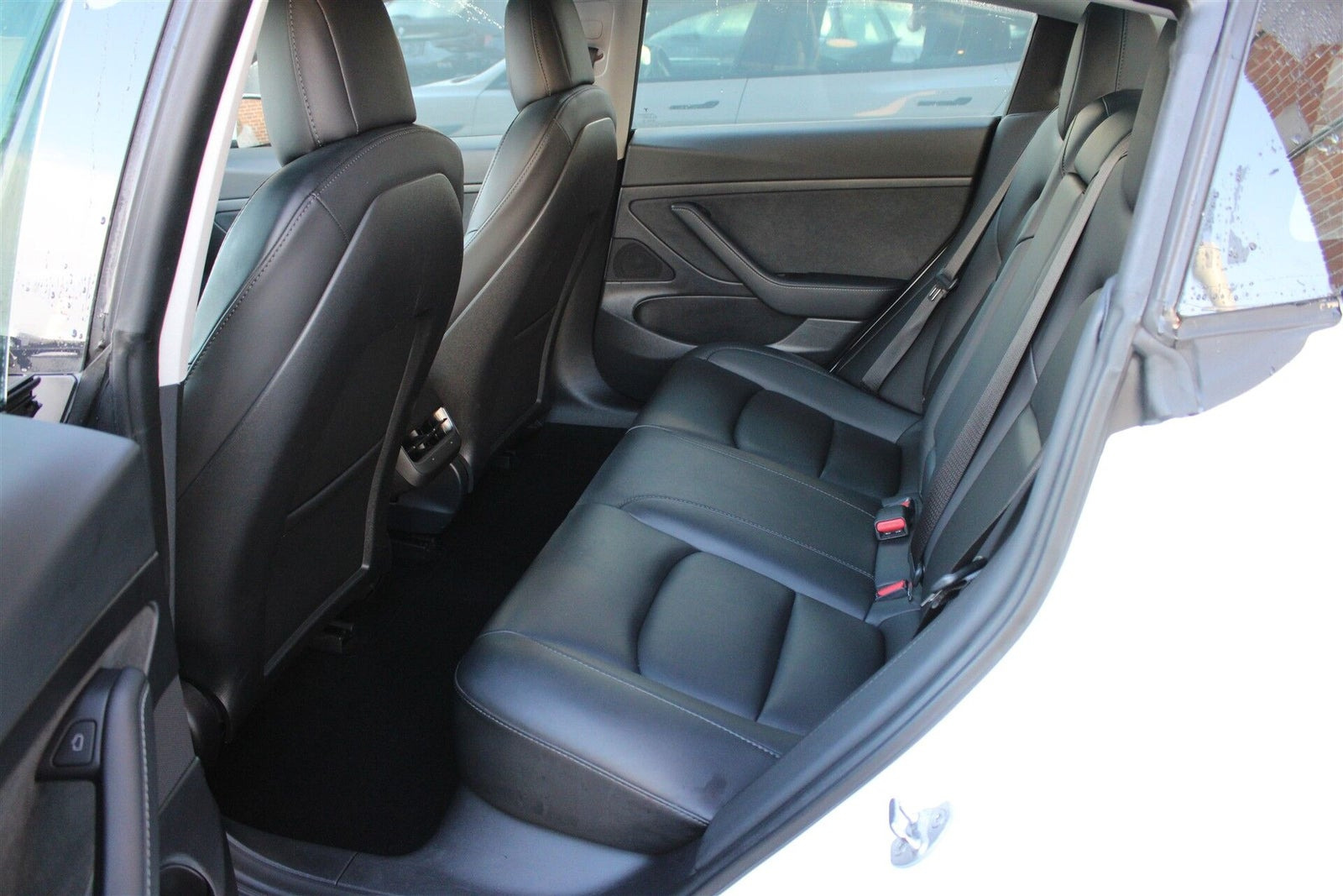 Hvid Tesla Model 3 fra 2021