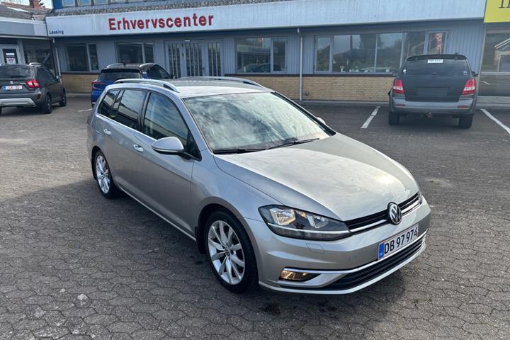 Grå VW Golf VII fra 2018