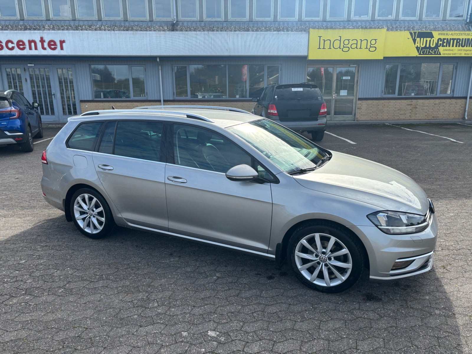 Grå VW Golf VII fra 2018