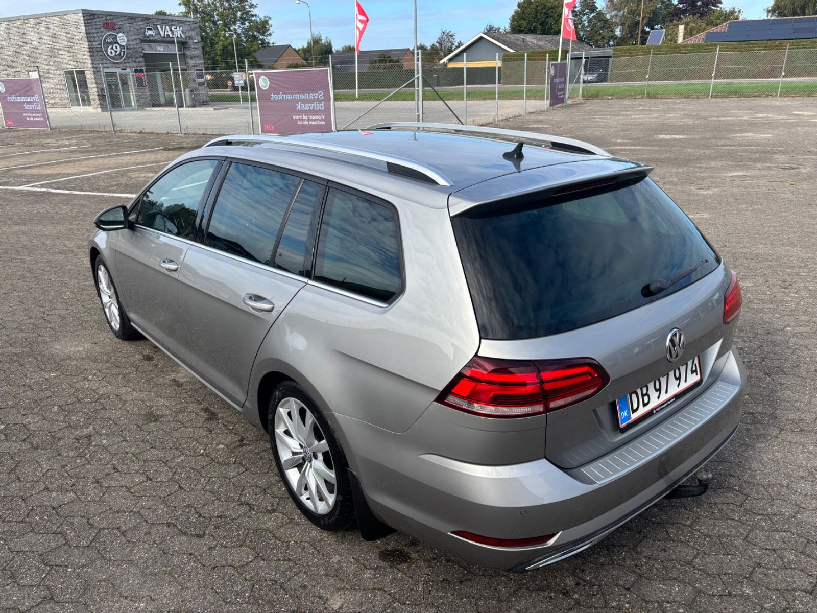 Grå VW Golf VII fra 2018
