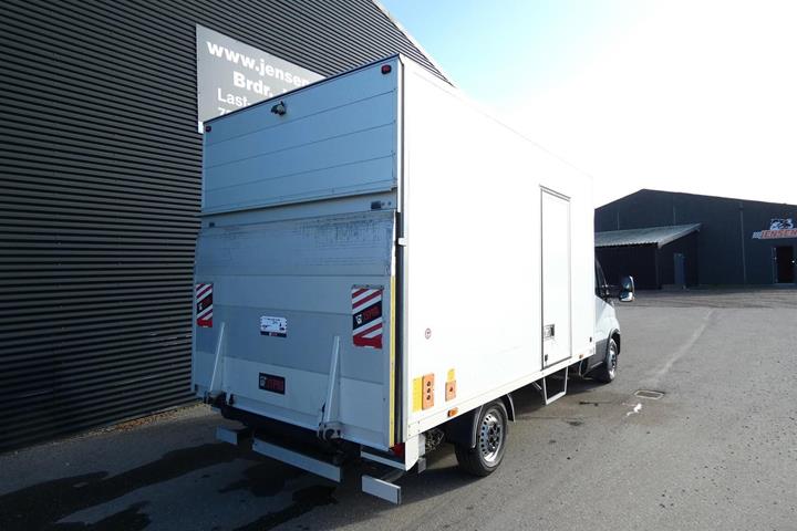 Hvid Iveco Daily fra 2021