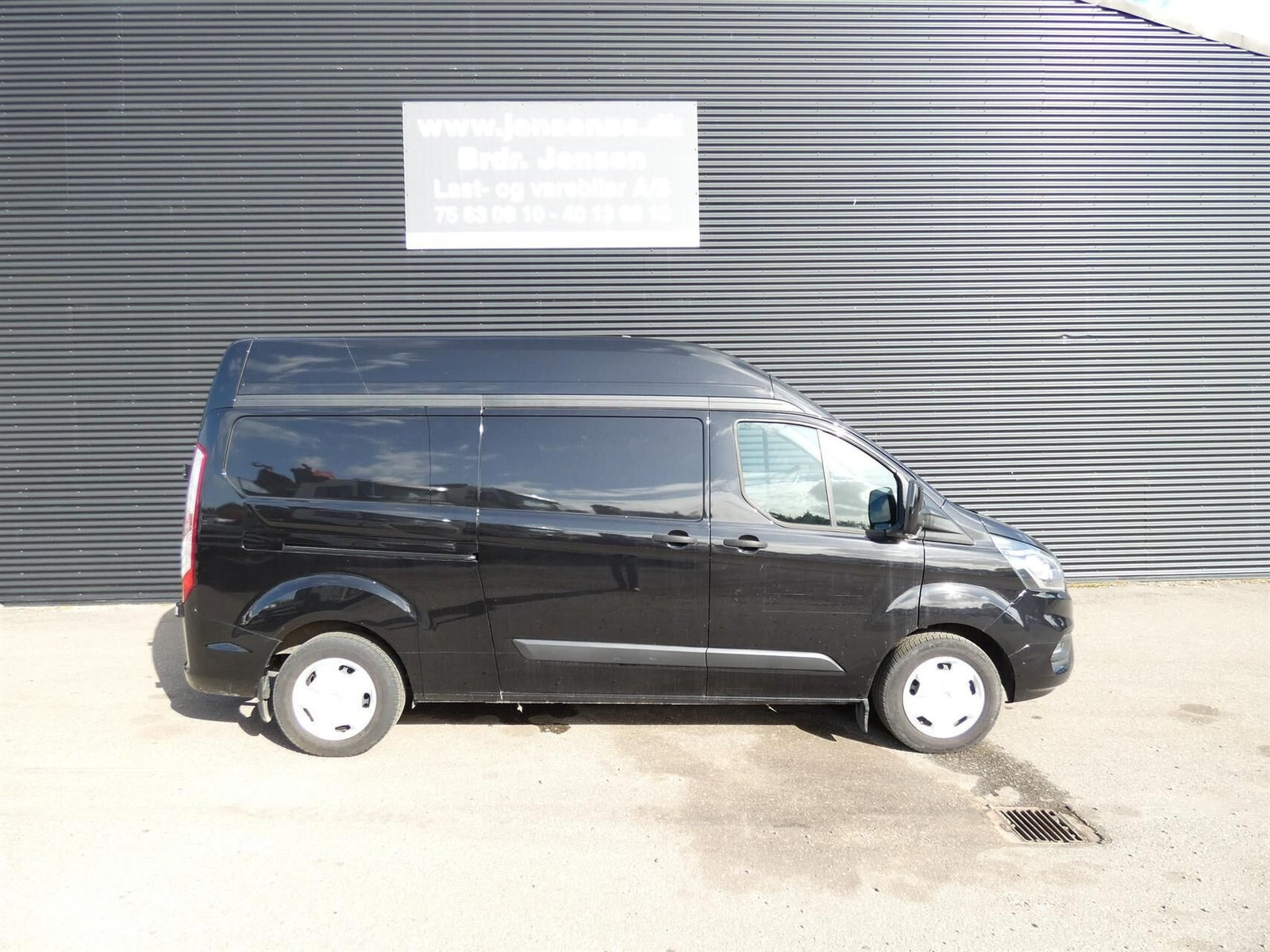 Sort Ford Transit Custom 320 L2 fra 2023