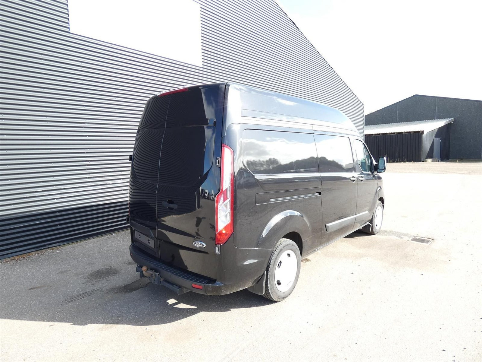 Sort Ford Transit Custom 320 L2 fra 2023