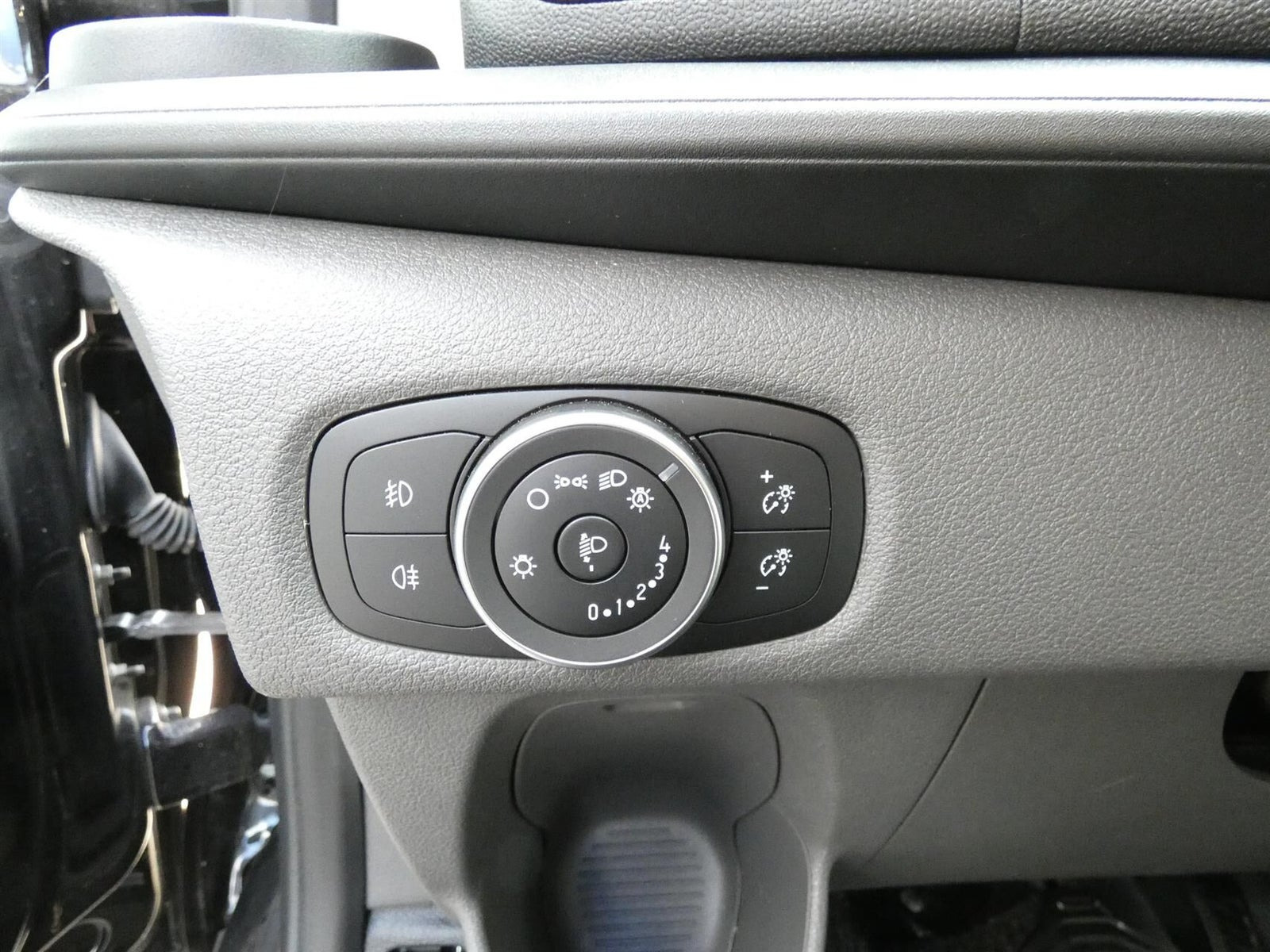 Sort Ford Transit Custom 320 L2 fra 2023