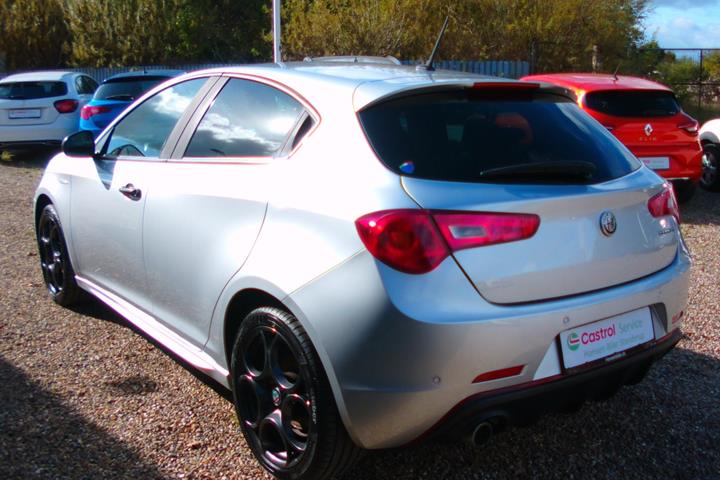 Sølv Alfa Romeo Giulietta fra 2019