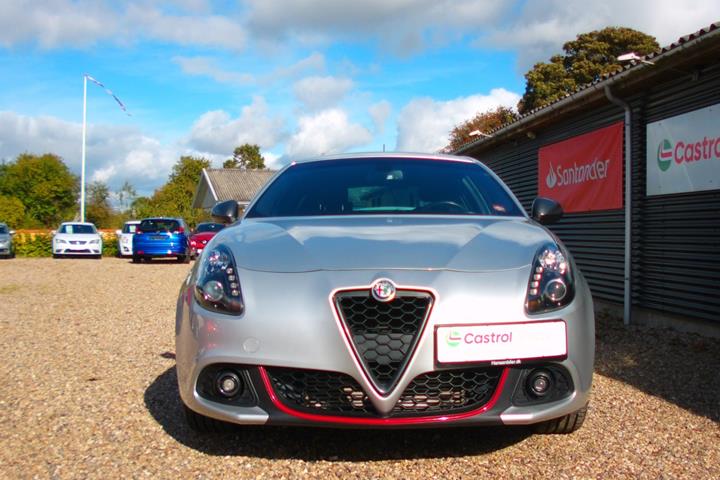 Sølv Alfa Romeo Giulietta fra 2019