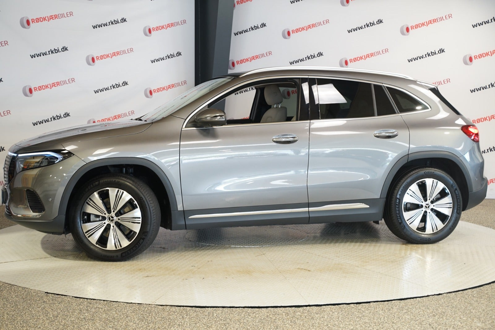 Grå Mercedes EQA250 fra 2025