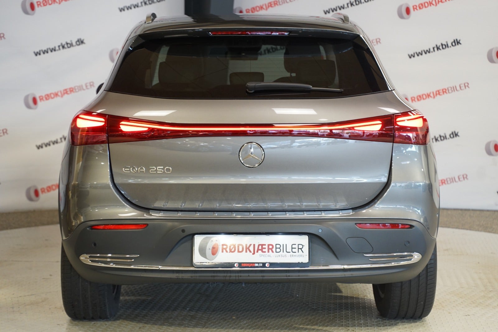 Grå Mercedes EQA250 fra 2025