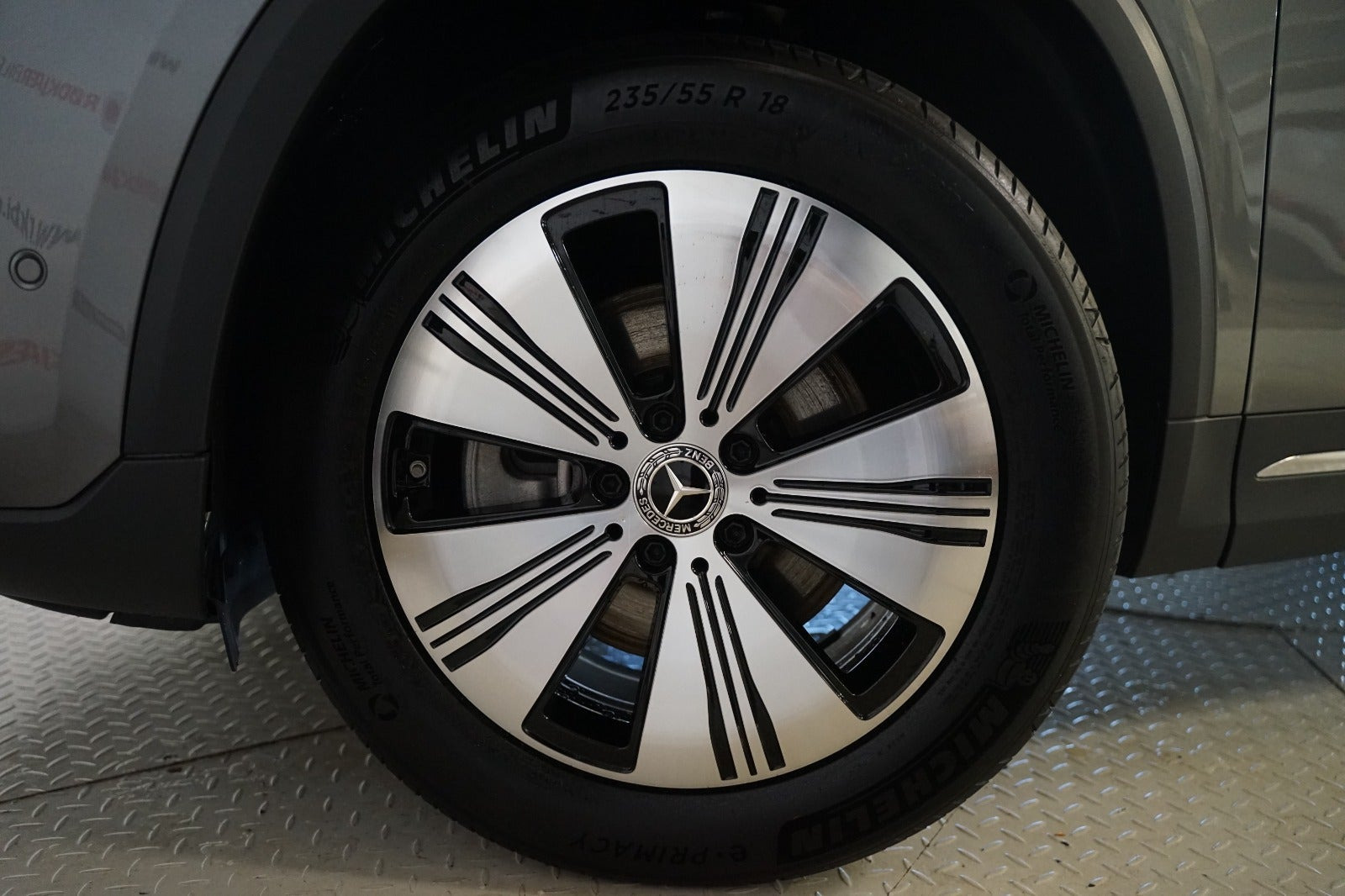 Grå Mercedes EQA250 fra 2025