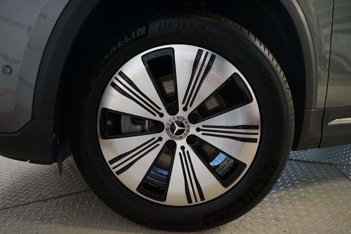 Grå Mercedes EQA250 fra 2025
