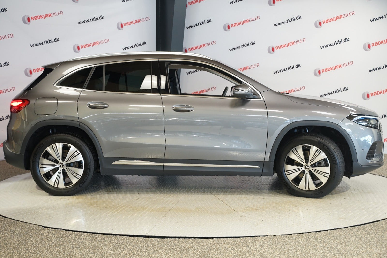Grå Mercedes EQA250 fra 2025