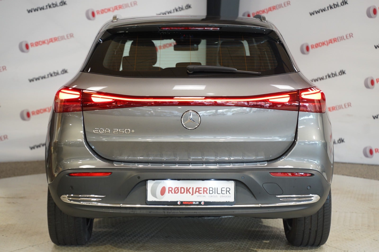 Grå Mercedes EQA250+ fra 2025
