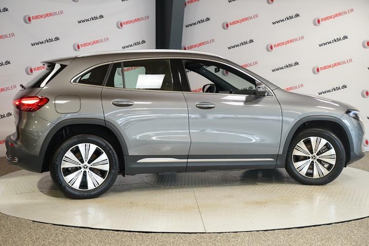 Grå Mercedes EQA250+ fra 2025