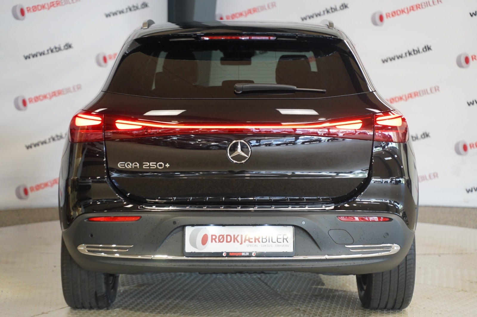 Sort Mercedes EQA250+ fra 2025