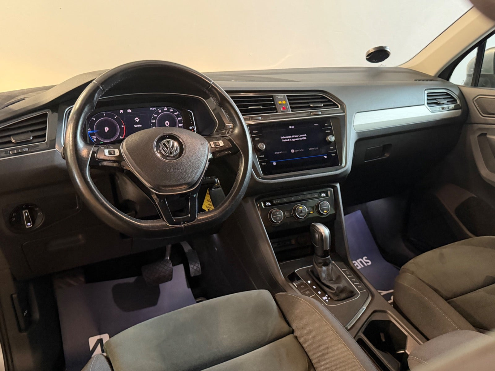 Grå VW Tiguan fra 2020