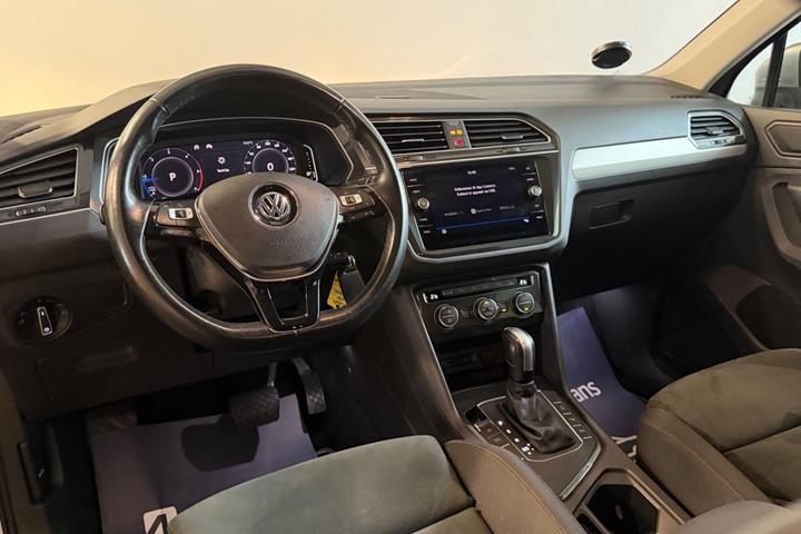 Grå VW Tiguan fra 2020