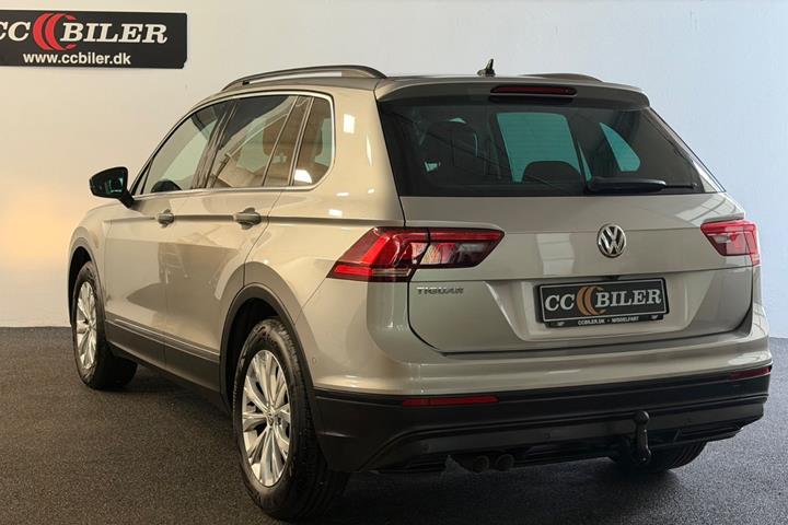 Grå VW Tiguan fra 2020