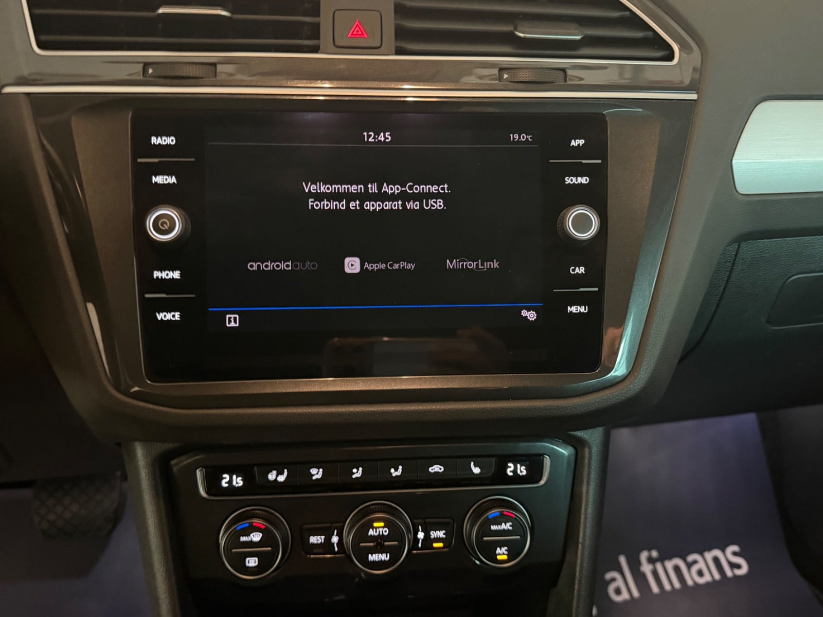Grå VW Tiguan fra 2020